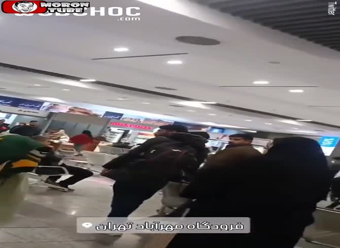 Video :An Iranian priest is challenged by a lady who rips off his turban